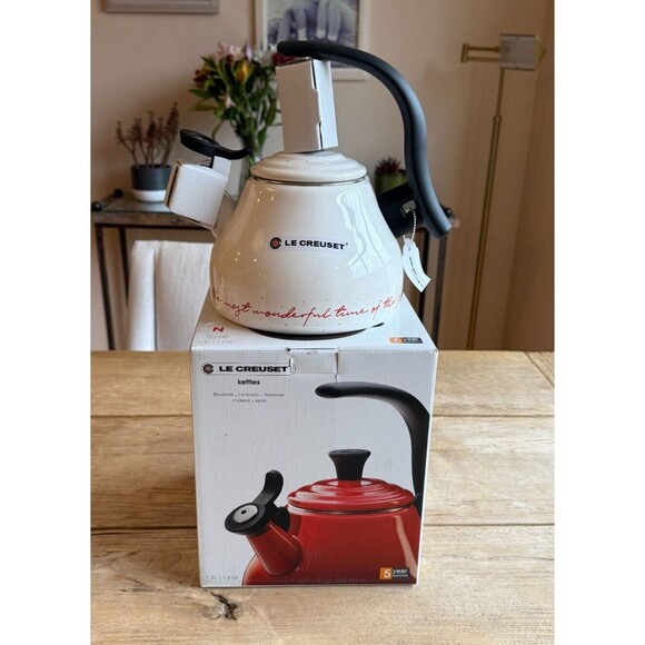 Le Creuset Cheer Collection White 1.6 qt. Chrysenth Christmas Kettle NEW